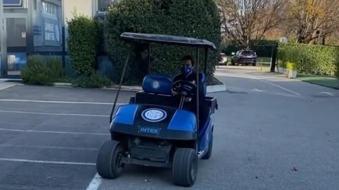 Conte rilassato verso la Juve: giro in golf car alla Pinetina - VIDEO 38 conte inter