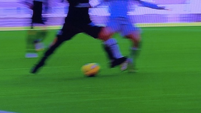 Cuadrado atterrato in area: la decisione di Sacchi e del VAR 36 cuadrado vignato juve bologna