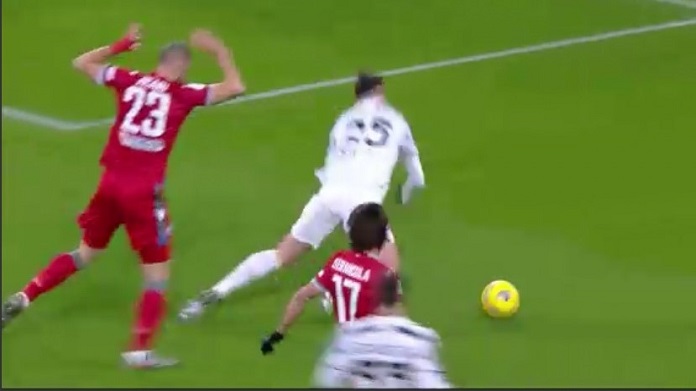 Rabiot Vicari: prima Pezzuto ammonisce il francese, poi cambia idea - FOTO 36 rabiot vicari juve spal