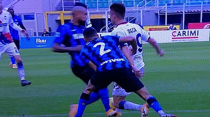 Vidal, ma cosa fai?! Altro rigore concesso e ira social dei tifosi dell'Inter - FOTO 36 vidal