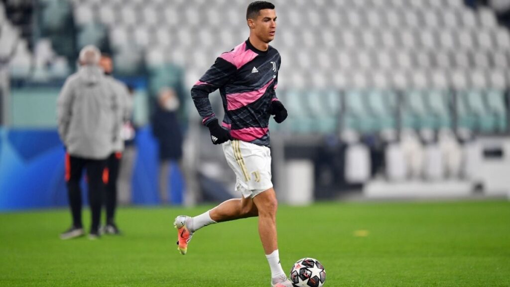 Ronaldo riscaldamento Juve Porto