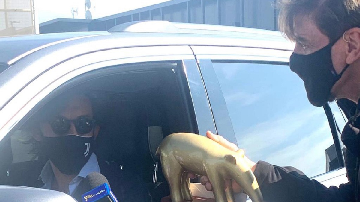 pirlo striscia la notizia