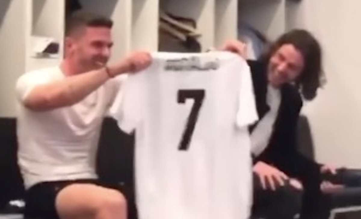 Gosens, i compagni gli regalano la maglia di Ronaldo: lui reagisce così - VIDEO 36 gosens maglia ronaldo