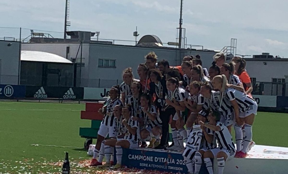 Premiazione Juventus Women: Agnelli festeggia con la squadra - FOTO 36 Agnelli Women