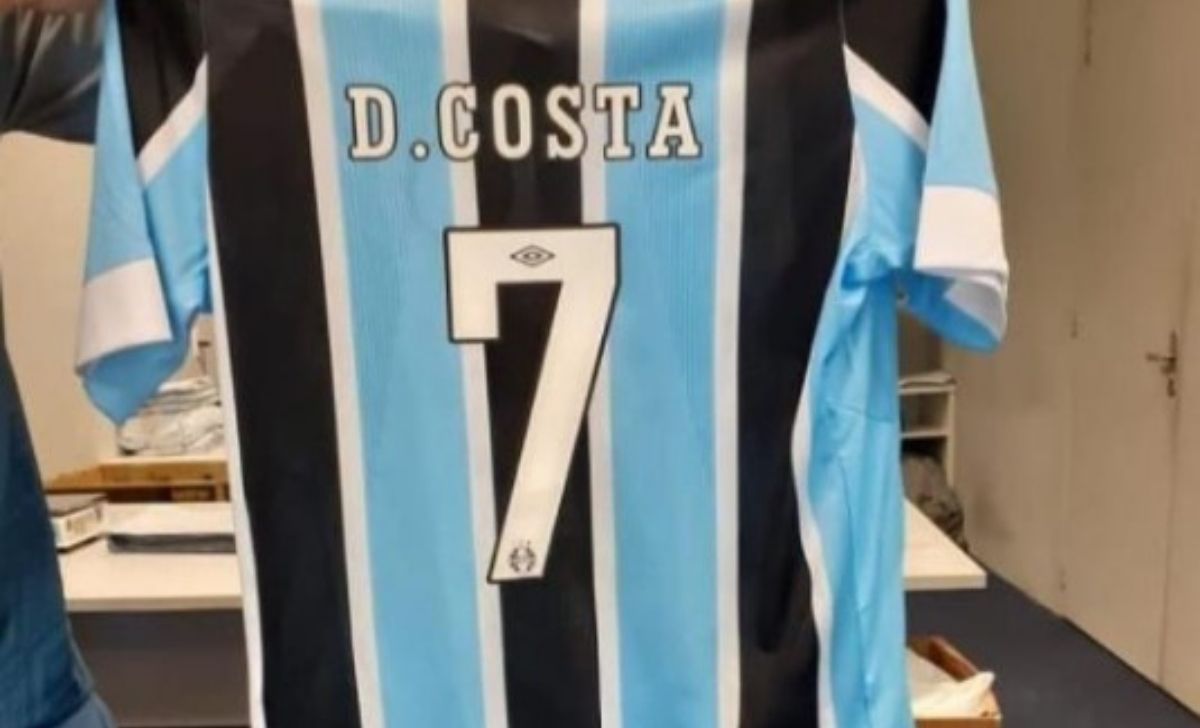 Douglas Costa conferma il passaggio al Gremio: sceglie la numero 7 - FOTO 36 Douglas Costa Gremio