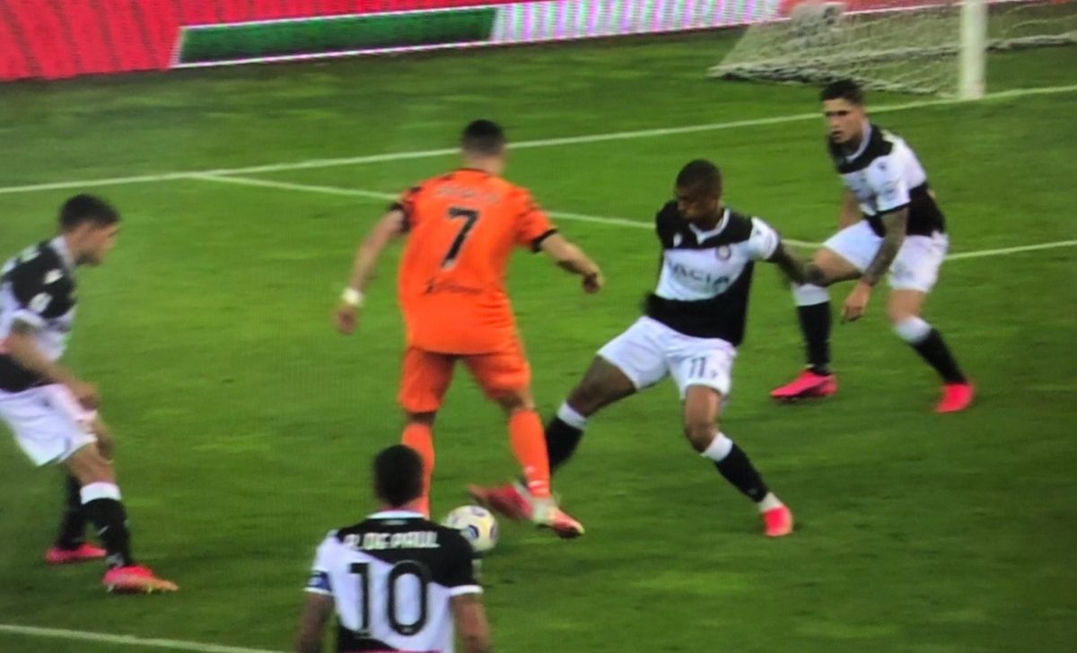 Ziliani: «Ronaldo si tuffa. Niente ammonizione perché salterebbe il Milan» 36 Progetto senza titolo