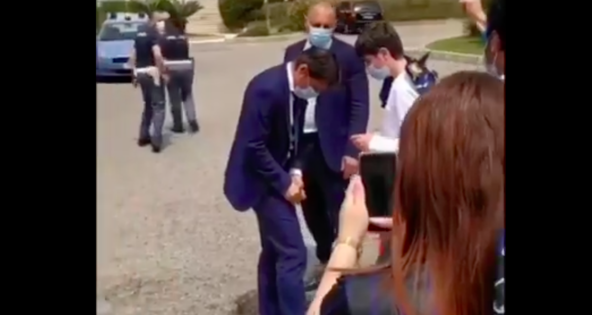 «Chi non salta bianconero è»: la reazione di Conte nell'albergo di Crotone - VIDEO 36 Schermata 2021 05 01 alle 15.57.51 e1619877707865