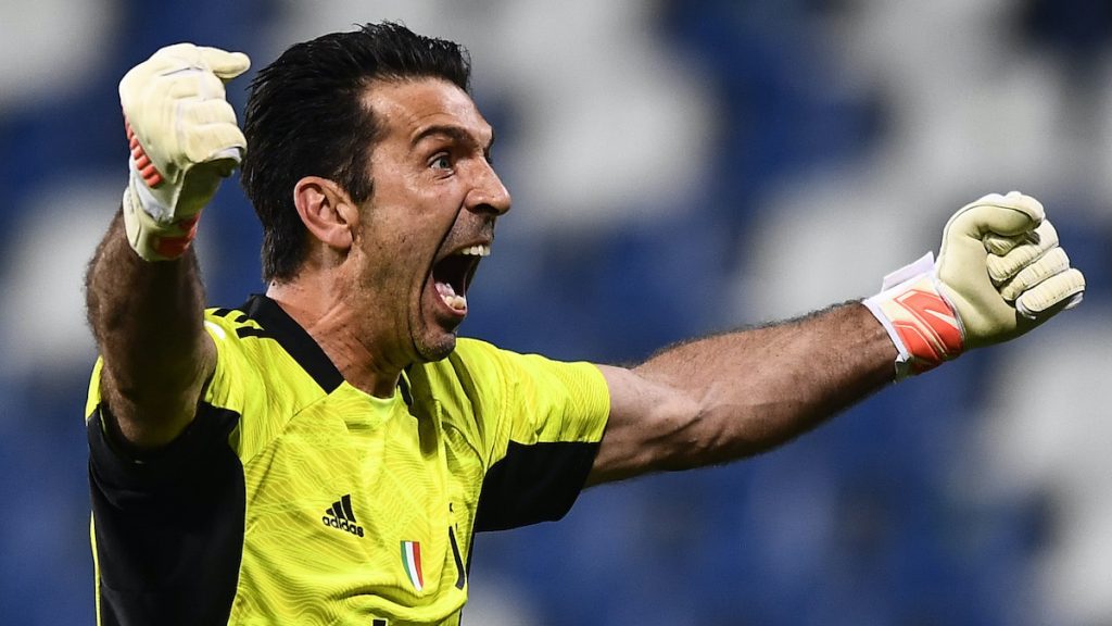 buffon lanjut main bersama juventus hingga usia 43... Compleanno Buffon: gli auguri speciali della Juventus