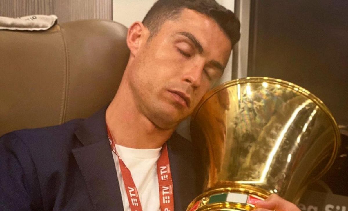 Ronaldo, che felicità! In treno dorme abbracciato alla Coppa Italia - FOTO 36 cristiano ronaldo 1