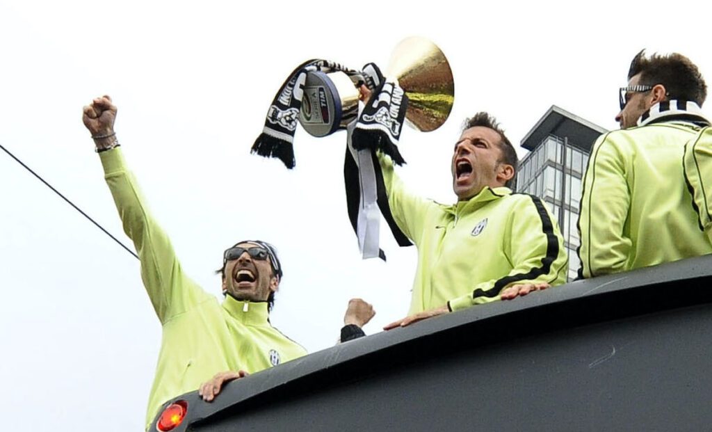 Scudetto Juve 6 maggio 2012: le immagini della festa della terza stella - GALLERY 65 del piero buffon scudetto juventus 2012