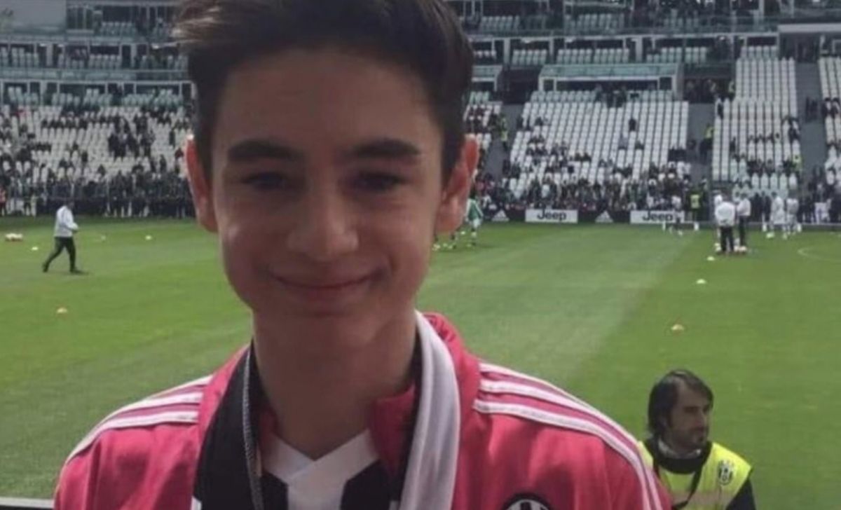 Mirko Farci, oggi i funerali del ragazzo ucciso. Sulla bara la maglia della sua Juve - FOTO 36 mirko juve