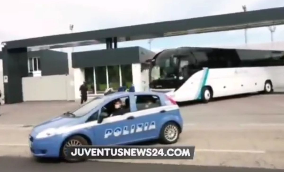 Partenza Juve: i bianconeri lasciano il JTC. Direzione stazione - VIDEO 36 partenza juve coppa italia