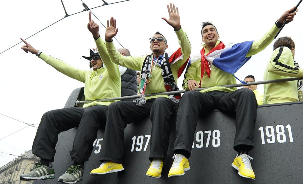 Scudetto Juve 6 maggio 2012: le immagini della festa della terza stella - GALLERY 67 pepe vidal estigarribia scudetto juventus 2012