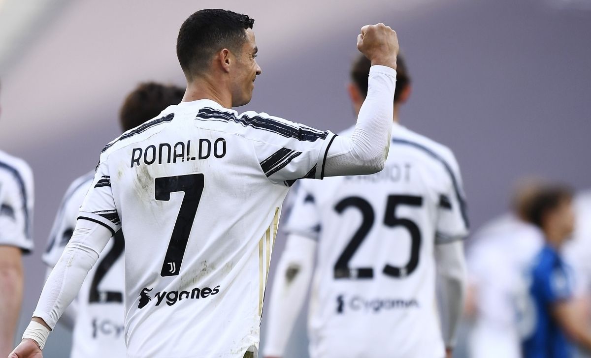 Maglia Ronaldo scompare dallo J-Store: la 7 non è più esposta - FOTO