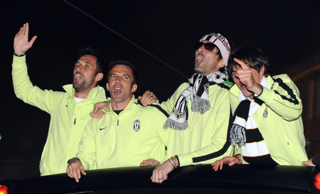 Scudetto Juve 6 maggio 2012: le immagini della festa della terza stella - GALLERY 75 vucinic del piero buffon de ceglie scudetto juventus 2012