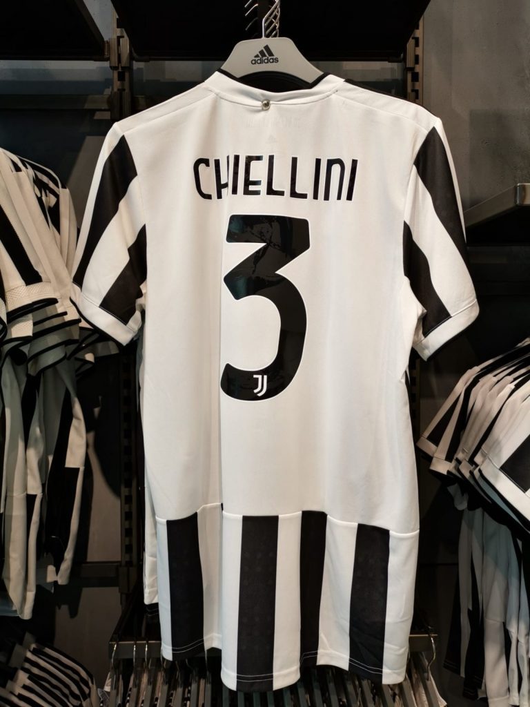 Rinnovo Chiellini: l'indizio dallo store Juve - FOTO 39 51508d1b e1d2 4f0e ae18 bbba55a66c38 1