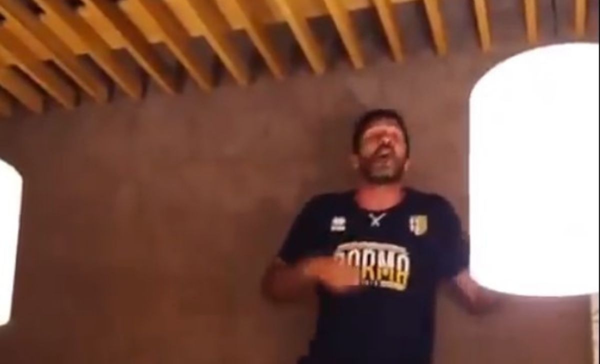Buffon, l'iniziazione è uno show: scatenato sulle note de "L'Italiano" – VIDEO 36 5d4d0d90 f888 40d9 af52 5a5abb8b1de0