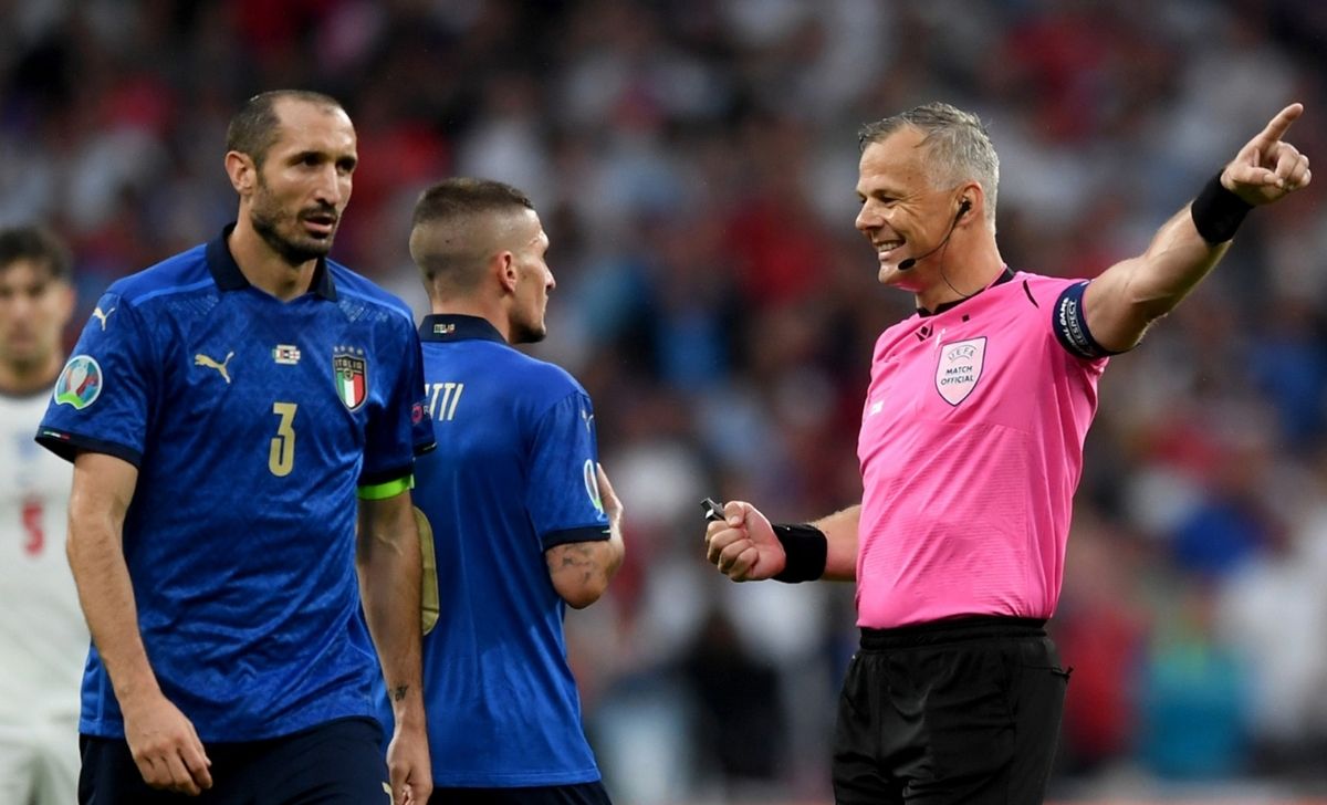 Kuipers: «Finale Euro 2020 da pelle d'oca. A Chiellini avevo detto questo» 36 Chiellini Kuipers