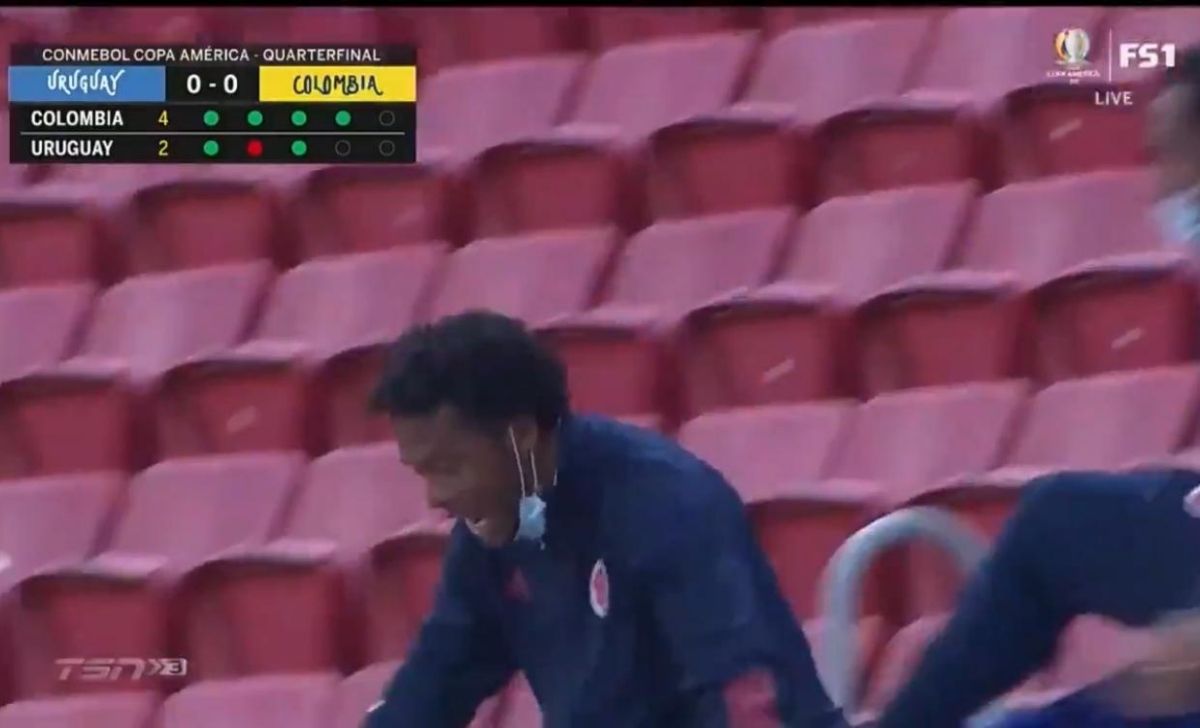 Cuadrado "scatta" anche in tribuna: la gioia dello juventino dopo Uruguay Colombia - VIDEO 36 Cuadrado colombia
