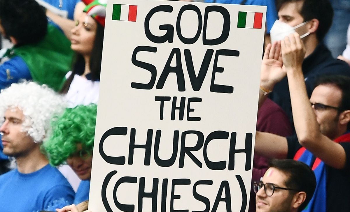Striscione tifosi Italia prima della finale: «Dio salvi...Chiesa!» - FOTO 36 Striscione Chiesa