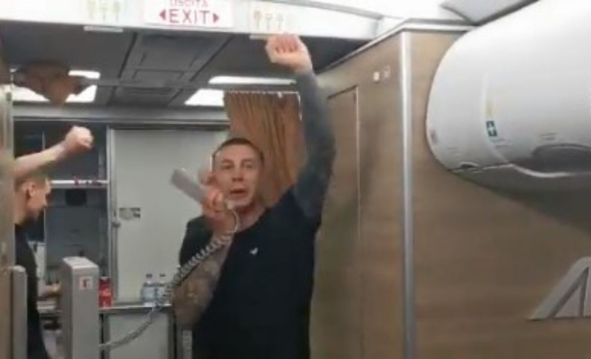 Cori per Spinazzola: Bernardeschi dirige, spettacolo azzurro in aereo - VIDEO 36 bernardeschi