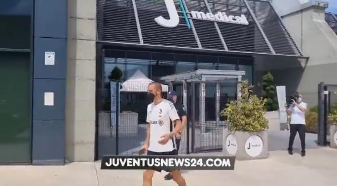 Bonucci, la battuta con i tifosi all'uscita dal J Medical: «A mangiare la pastasciutta» - VIDEO 36 Bonucci