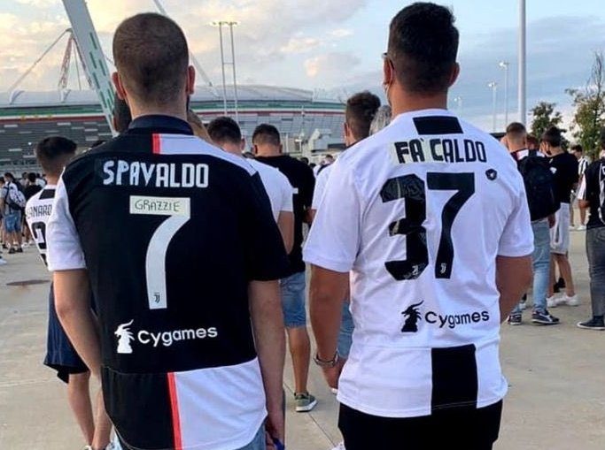Ronaldo diventa "spavaldo": l'ironia dei tifosi sul portoghese 36 E95V7XZXoAk52j1 e1630182854247