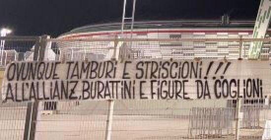 Contestazione Juve, striscioni dei tifosi fuori dallo stadio contro Agnelli- FOTO 29 WhatsApp Image 2021 09 02 at 11.04.55