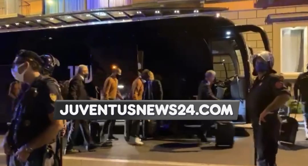 Napoli Juve: bianconeri arrivati in hotel. Ecco l'accoglienza dei tifosi - VIDEO 36 WhatsApp Image 2021 09 10 at 21.14.06