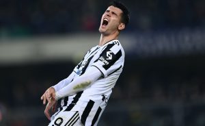 Ebuehi Morata, lo spagnolo reclama un rigore: Valeri fa correre