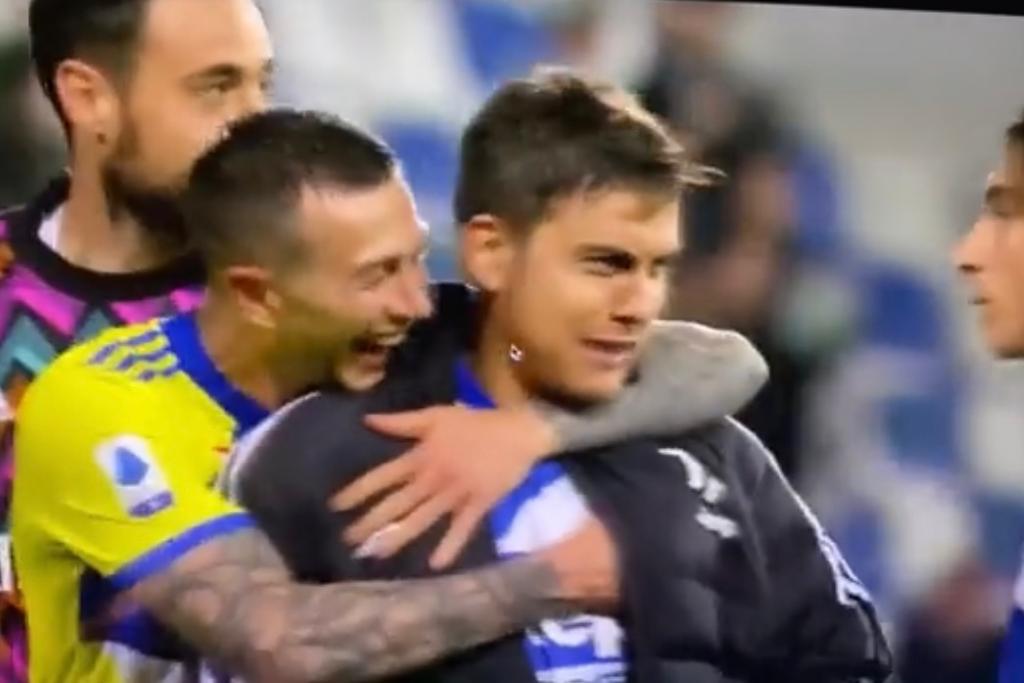 Dybala Bernardeschi, siparietto tutto da ridere! È già virale sul web - VIDEO 36 Dybala Bernardeschi