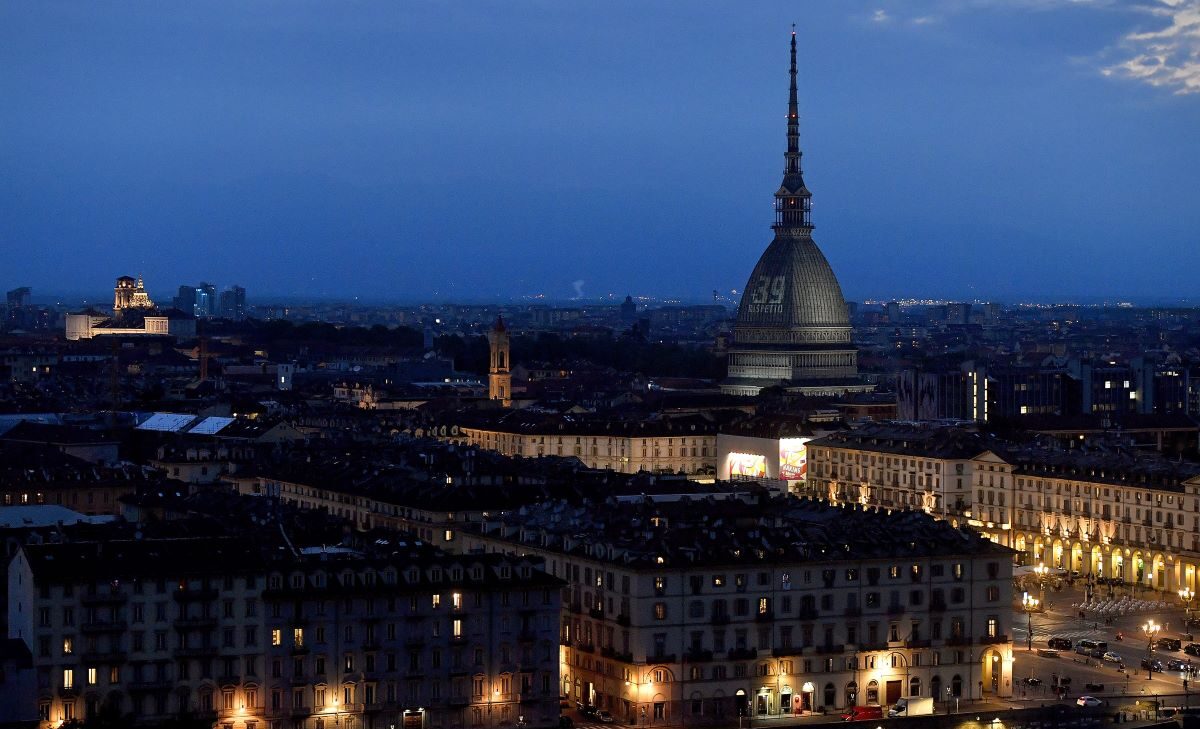 Tragedia Heysel, la Mole si illumina per ricordare le 39 vittime - FOTO 36 Heysel
