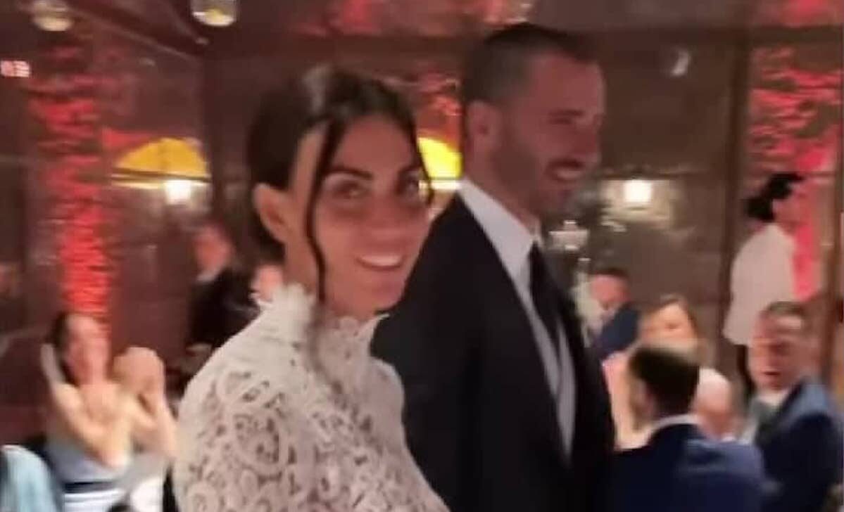 Bonucci celebra l'anniversario con moglie e figli: la festa del difensore 36 288593757 5283918855032990 4820300950913637180 n e1655671862723