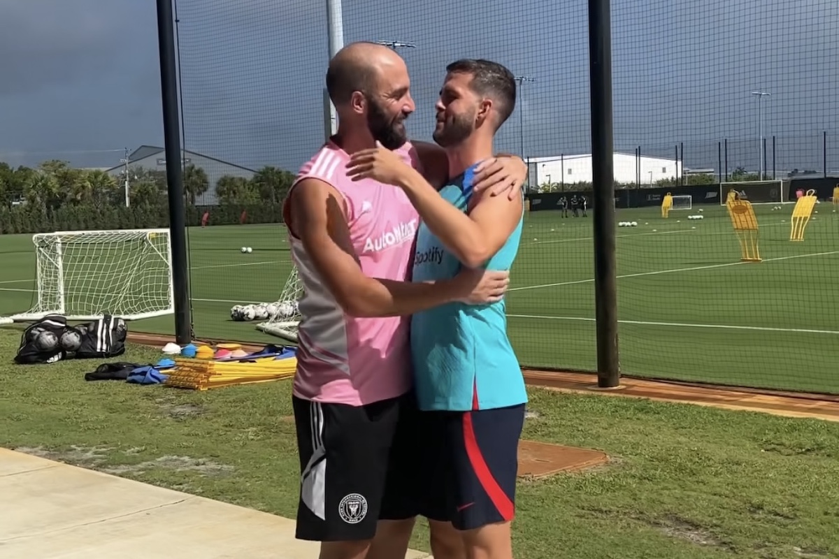 Pjanic e Higuain di nuovo insieme! L'abbraccio tra i due ex Juve - VIDEO 36 Higuain Pjanic