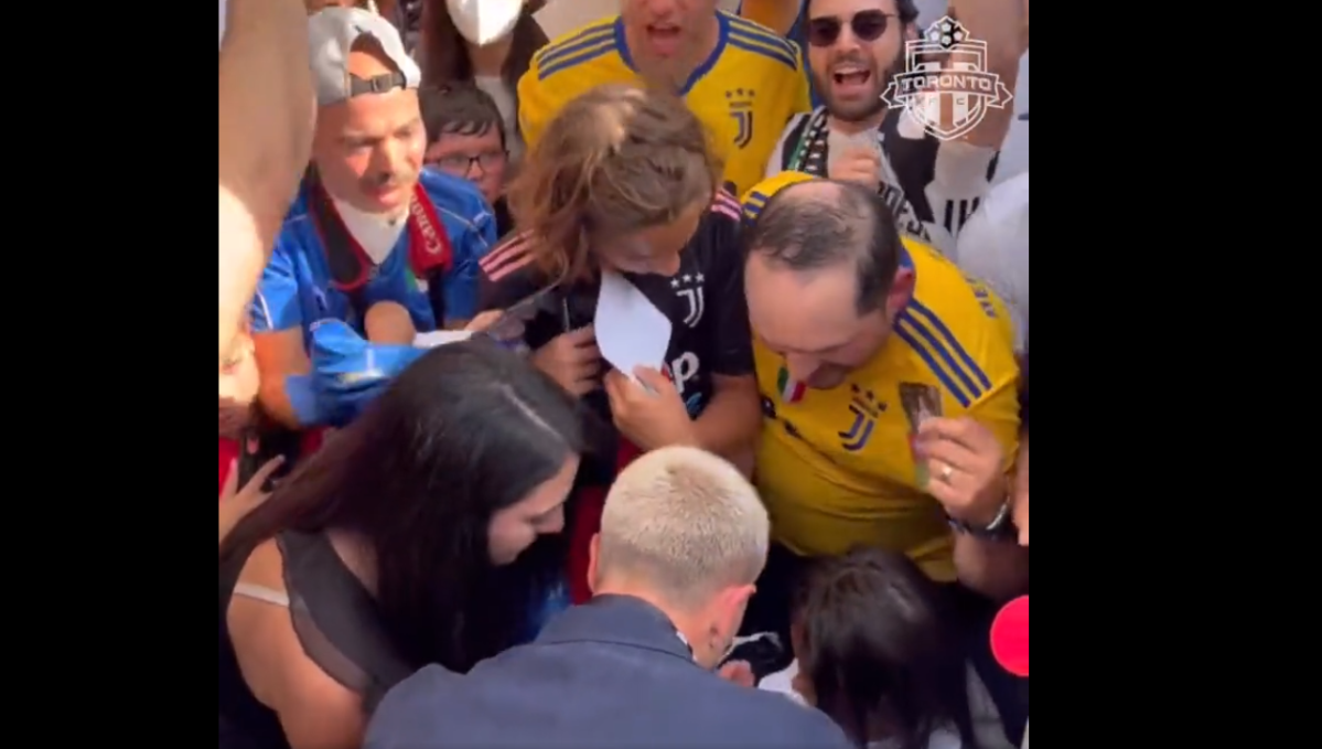 Bernardeschi Toronto, accoglienza da star! E la Juve... - VIDEO 36 bernardeschi titosi toronto e1657973942481