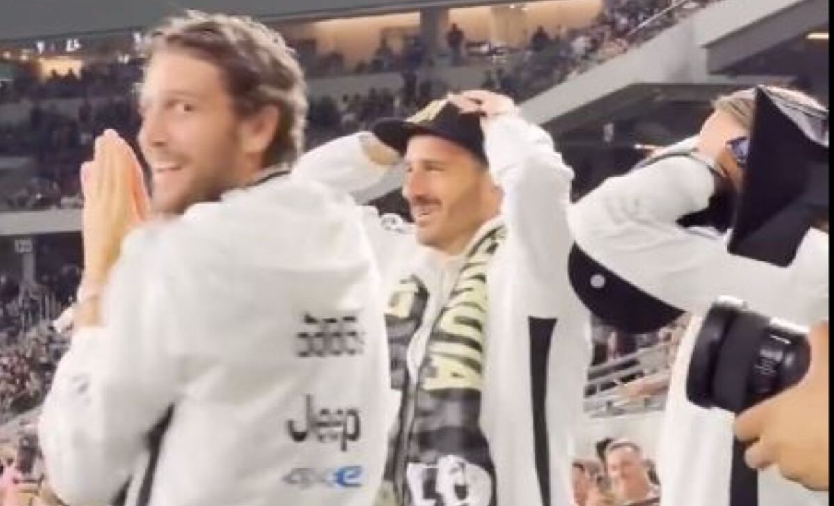 Chiellini sfiora il primo gol in MLS! Reazioni da ridere di Locatelli e Bonucci - VIDEO 36 bonucci locatelli reazione chiellini e1659180257658