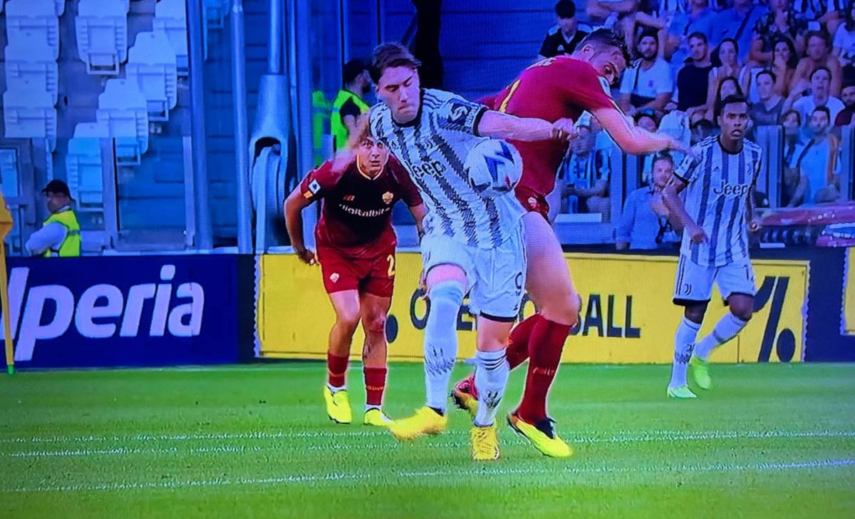 Gol annullato Locatelli: Irrati al Var, decisivo il tocco di mano di Vlahovic 36 FbLv0PUVEAAEG7F 1