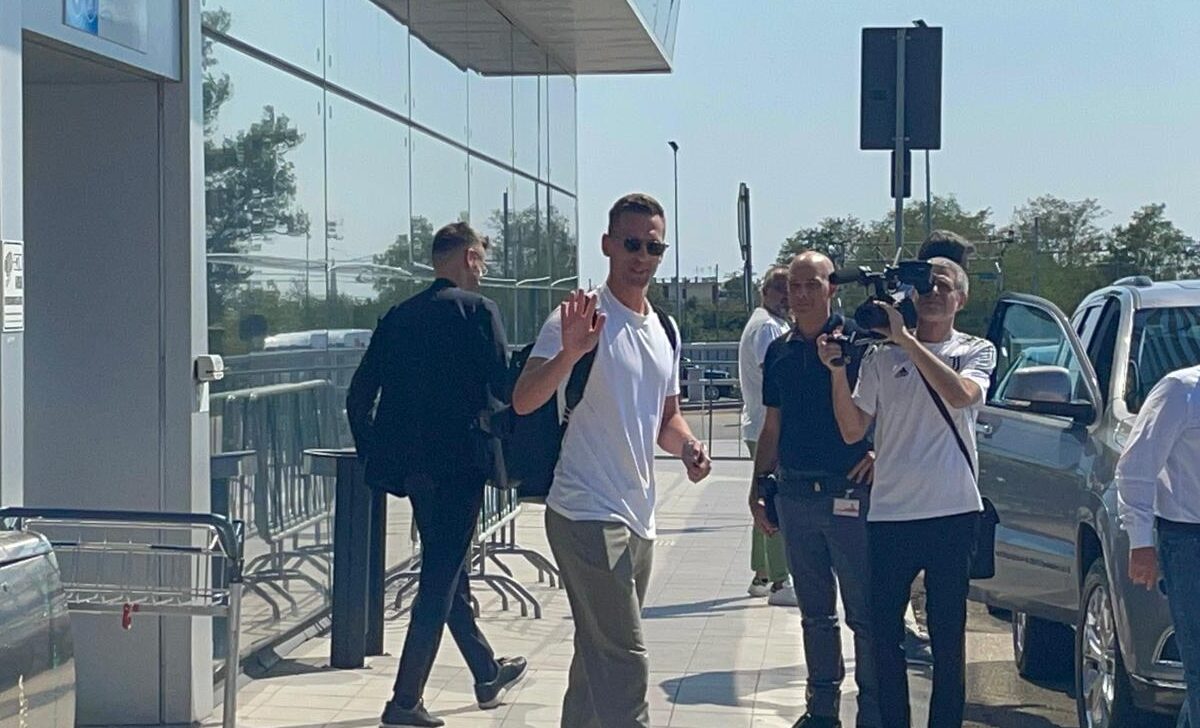 Milik Juve, l'attaccante polacco è arrivato a Caselle - VIDEO 36 WhatsApp Image 2022 08 25 at 15.31.19 e1661434372400