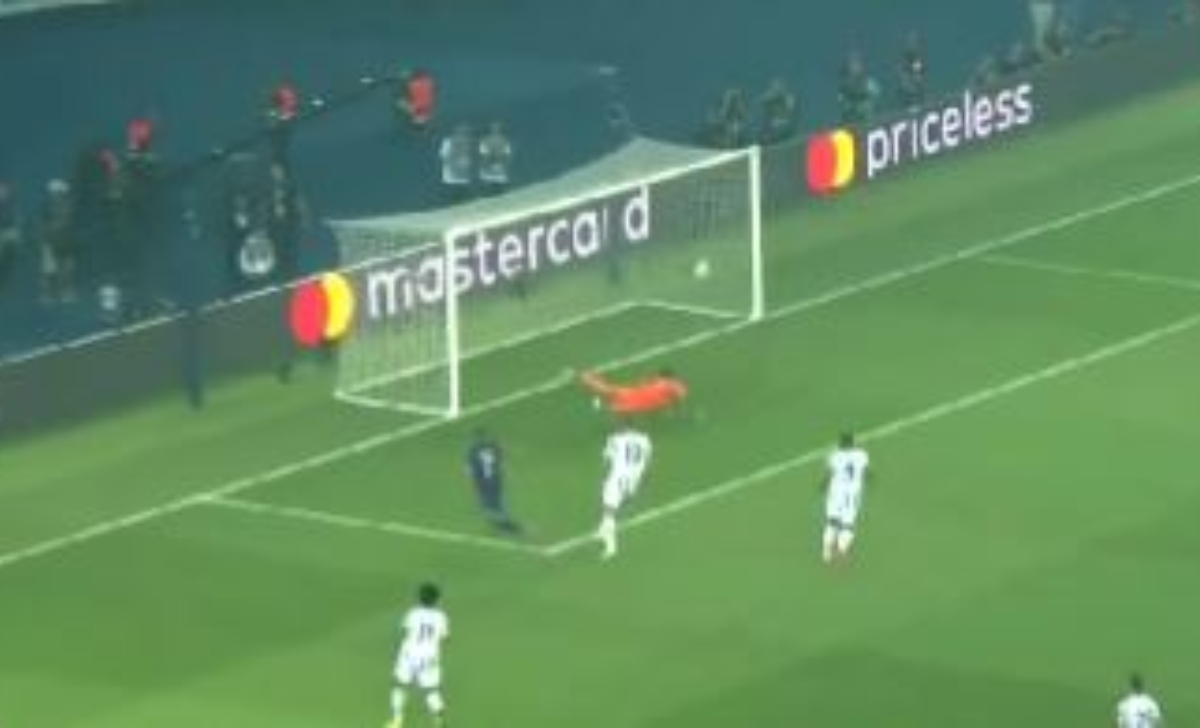 Gol Mbappé: Neymar inventa, il francese fulmina Perin - VIDEO 36 Cattura 3