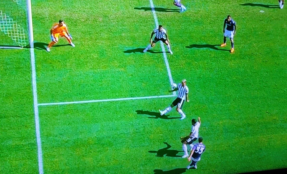 Fiorentina Juve, la moviola dei giornali: «Rigore netto, ma nessuno vede cosa fa Igor...» 36 FbvDwESXoAMqe4M