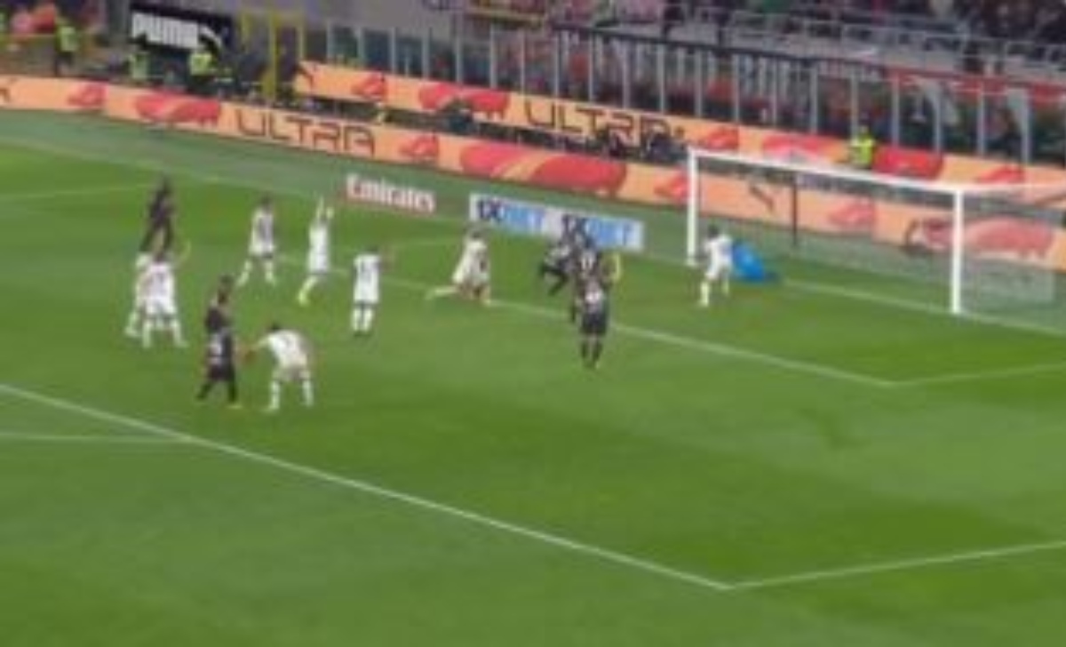 Gol Tomori: il difensore colpisce indisturbato a tu per tu con Szczesny - VIDEO 36 Cattura 4