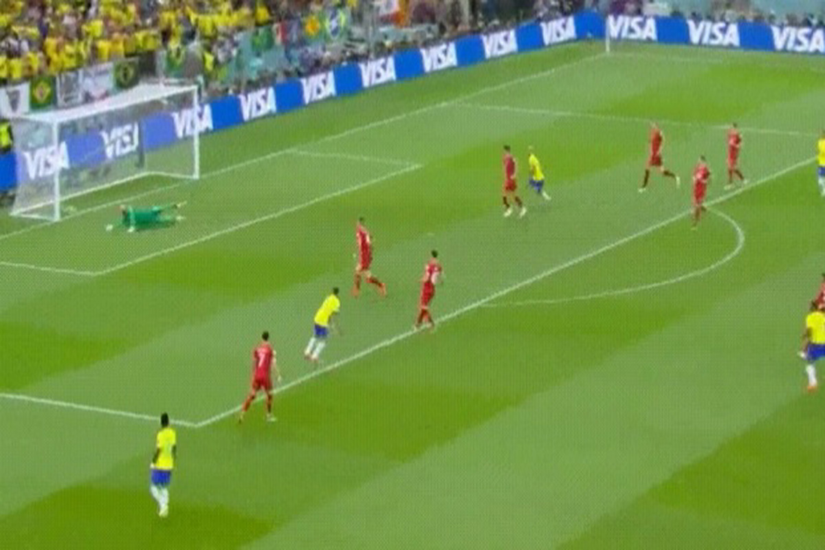 Alex Sandro sfiora l'eurogol: che giocata in Brasile Serbia! - VIDEO 36 Alex Sandro 1