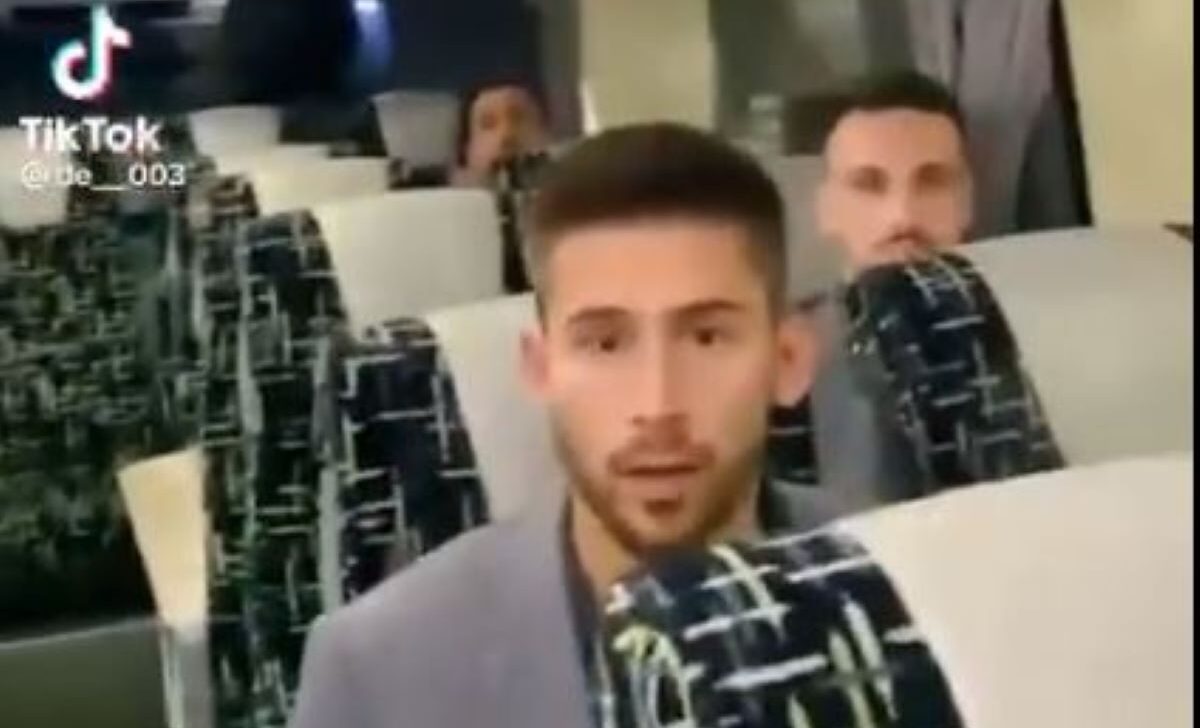 Tifosa sale sul pullman dell'Italia, Bonucci sbotta: «Scendi, vai fuori!» - VIDEO 36 tifosa pullman italia e1668860348413