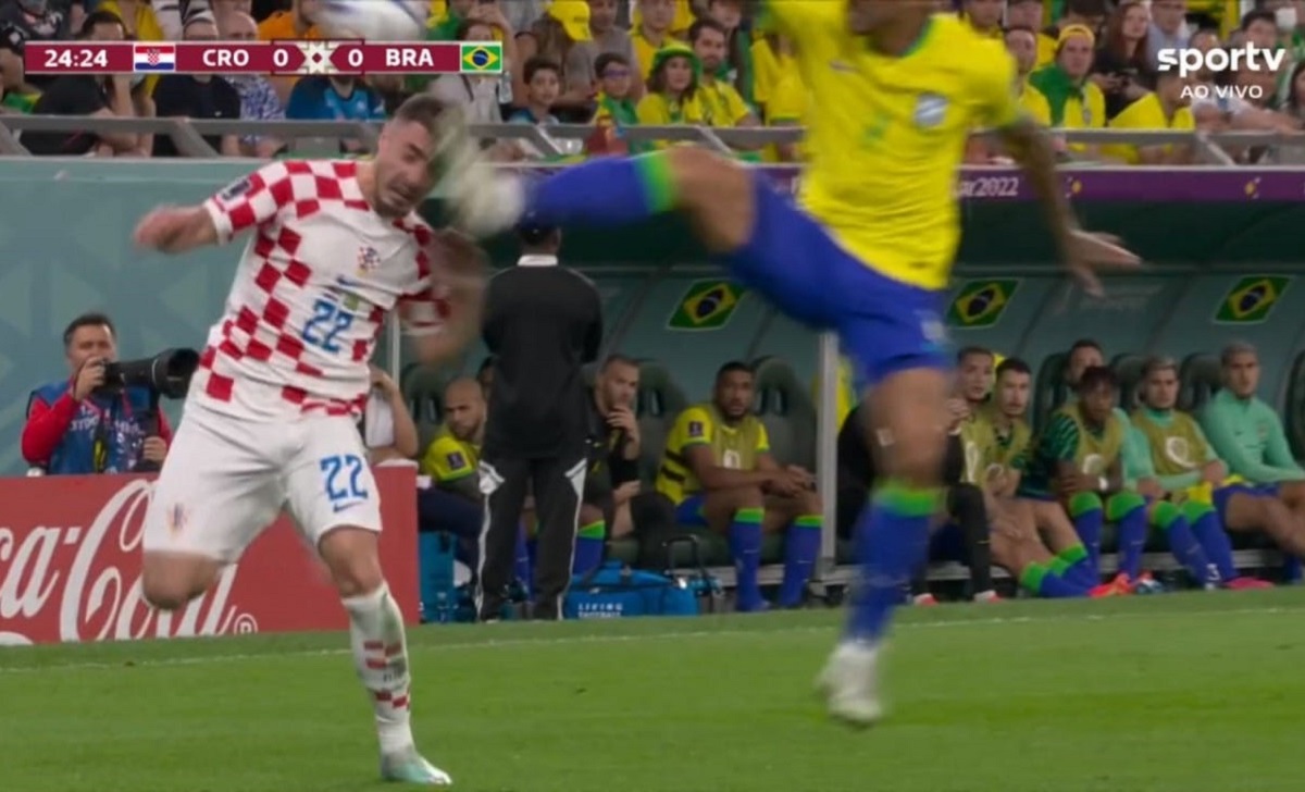 Danilo rischia il rosso! Intervento a gamba alta del difensore della Juve - FOTO 36 danilo