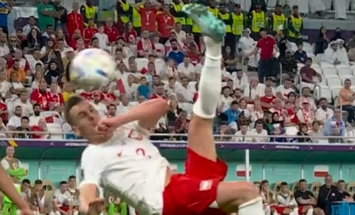 Milik sfiora il super gol! Gesto atletico pazzesco dell'attaccante della Juve - FOTO 36 milik