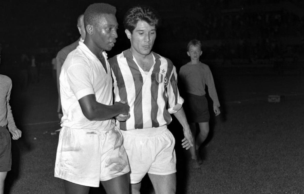 Morte Pelé, il tributo della Juventus in un'immagine - FOTO 36 pele sivori
