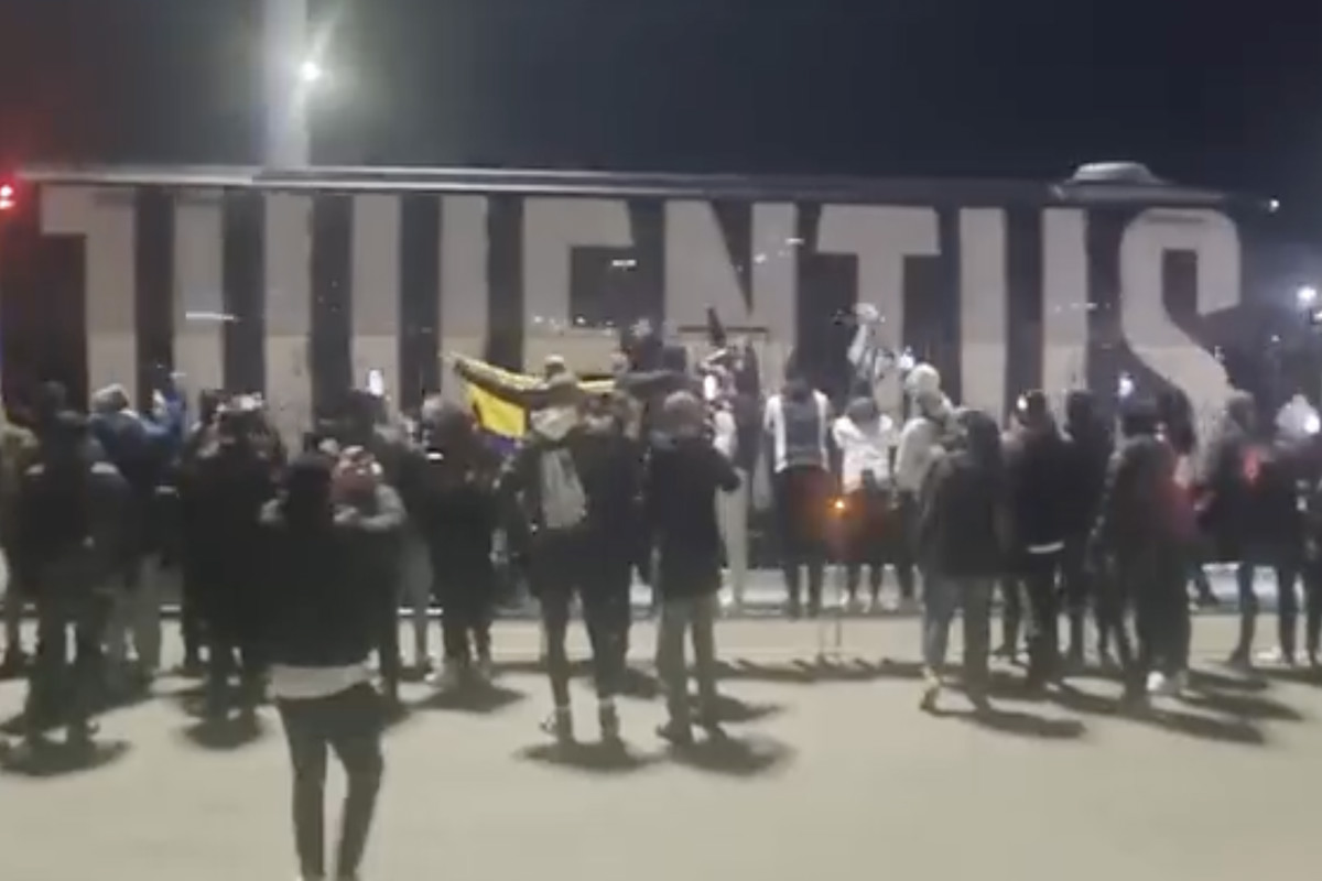 Allianz Stadium: l'arrivo dei pullman delle due squadre - VIDEO 36 Pullman Juve 2