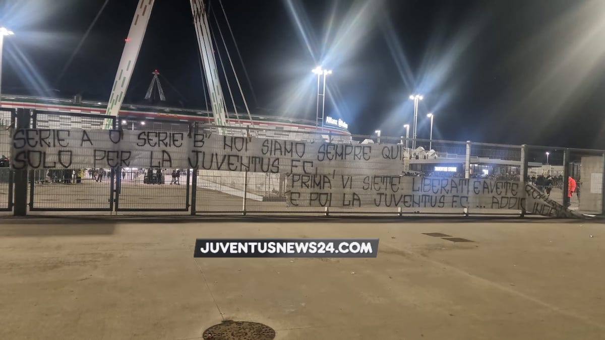 Striscione tifosi Juve allo Stadium: 'Serie A o Serie B, noi saremo sempre qui' 36 striscione tifosi juventus