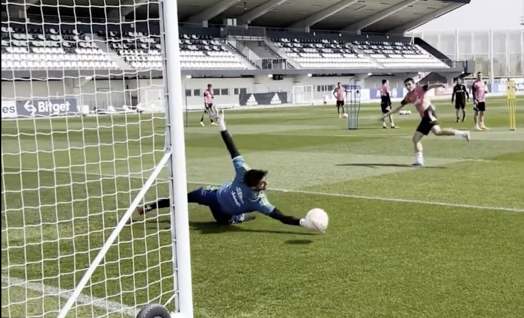 Perin doppia parata allenamento