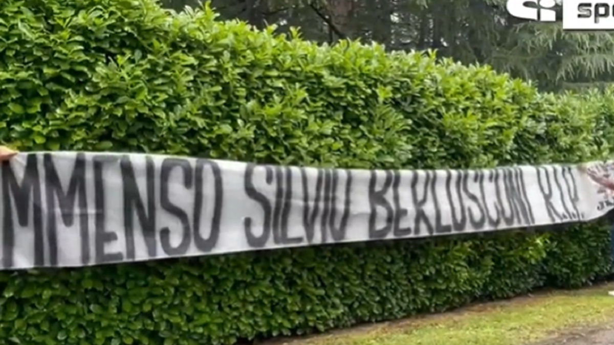 Striscione tifosi Juventus per Berlusconi: «Immenso» - VIDEO 36 striscione-berlusconi